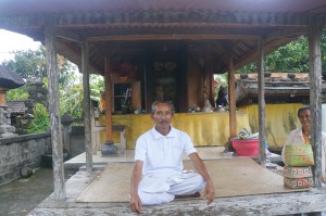 Pak Mangu in front of the temple in the compound